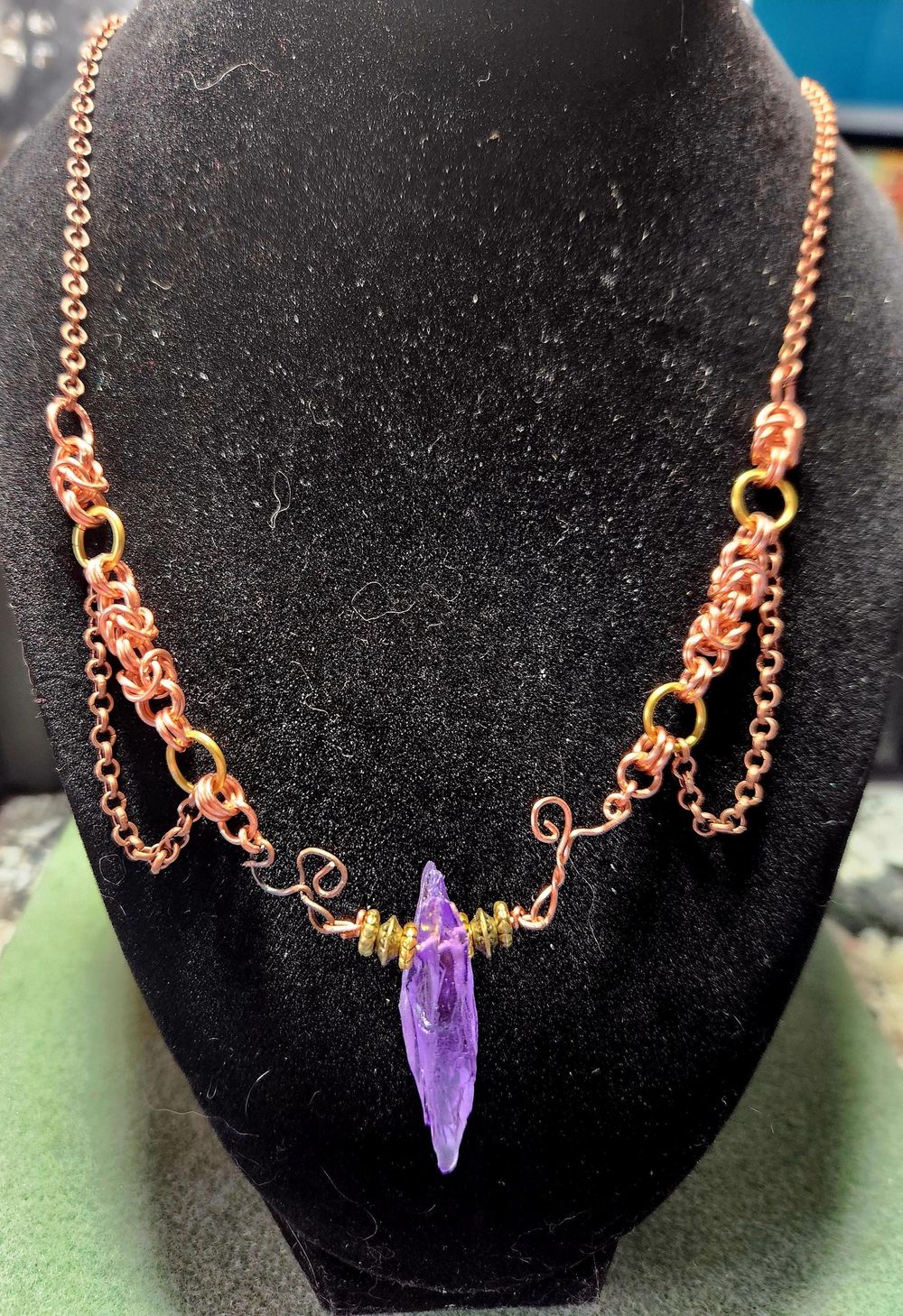 Kyber Crystal or Arcane Focus chainmail necklace (purple)