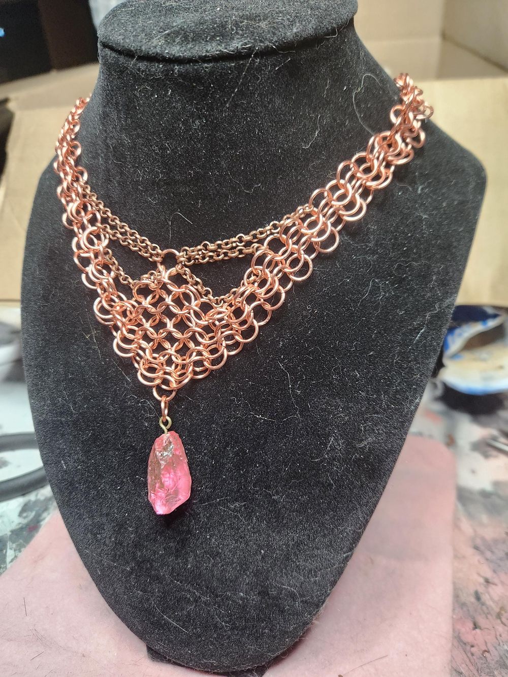 Kyber Crystal or Arcane Focus chainmail necklace (pink)